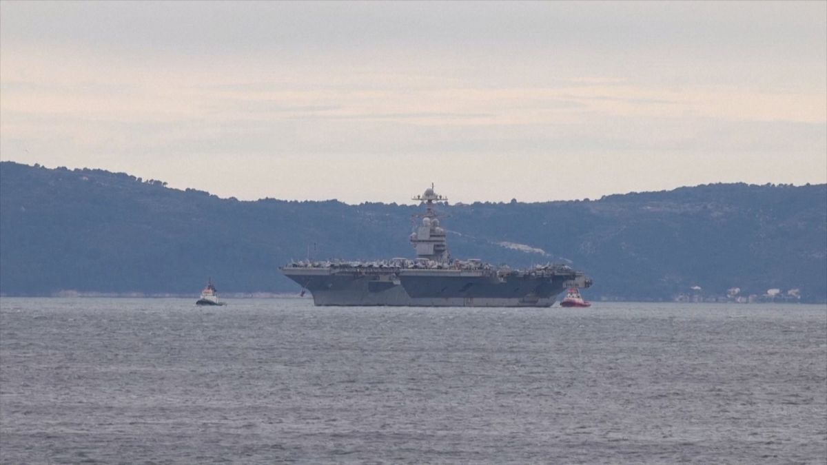 Největší letadlová loď na světě dorazila do Chorvatska